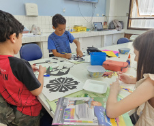 SEEC Estudantes do Centro Juvenil de Artes Plásticas homenageiam Curitiba no aniversário de 332 anos da cidade