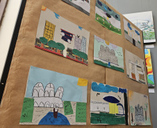 SEEC Estudantes do Centro Juvenil de Artes Plásticas homenageiam Curitiba no aniversário de 332 anos da cidade