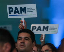 O governador Carlos Massa Ratinho Junior anunciou nesta quinta-feira (13) a liberação de R$ 1,2 bilhão para a saúde pública do Estado, durante o evento Saúde em Movimento, em Foz do Iguaçu, na região Oeste. 