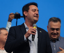 O governador Carlos Massa Ratinho Junior anunciou nesta quinta-feira (13) a liberação de R$ 1,2 bilhão para a saúde pública do Estado, durante o evento Saúde em Movimento, em Foz do Iguaçu, na região Oeste. 