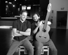 António Zambujo & Yamandu Costa abrem turnê brasileira no Teatro Guaíra