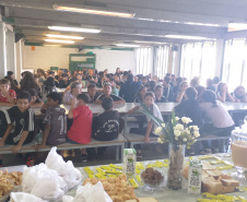 Vai um café com o diretor aí? Estratégia fez subir para mais de 90% frequência escolar no interior do Paraná 