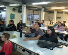 Vai um café com o diretor aí? Estratégia fez subir para mais de 90% frequência escolar no interior do Paraná 