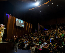 Com Milton Cunha, artistas nacionais e grande público, Festival de Curitiba teve início nesta segunda-feira (24)