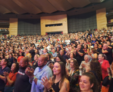 Com Milton Cunha, artistas nacionais e grande público, Festival de Curitiba teve início nesta segunda-feira (24)