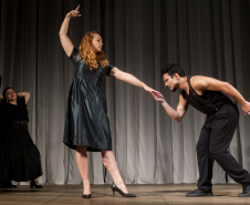 Teatro de Comédia do Paraná se prepara para estreia de “Daqui ninguém sai