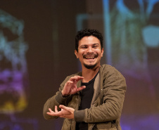Teatro de Comédia do Paraná se prepara para estreia de “Daqui ninguém sai