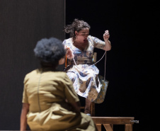 Teatro de Comédia do Paraná se prepara para estreia de “Daqui ninguém sai