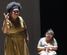 Teatro de Comédia do Paraná se prepara para estreia de “Daqui ninguém sai