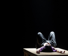 Teatro de Comédia do Paraná se prepara para estreia de “Daqui ninguém sai