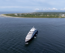 PORTO DO PARANÁ NAVIO CRUZEIRO ANCORADO ILHA DO MEL