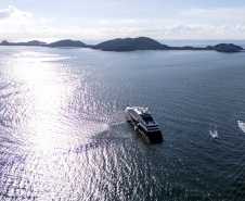 PORTO DO PARANÁ NAVIO CRUZEIRO ANCORADO ILHA DO MEL