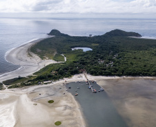 PORTO DO PARANÁ NAVIO CRUZEIRO ANCORADO ILHA DO MEL