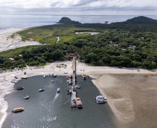 PORTO DO PARANÁ NAVIO CRUZEIRO ANCORADO ILHA DO MEL