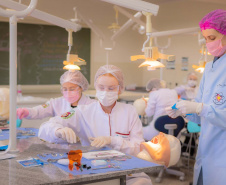 ESTUDANTES