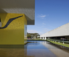 MON realiza exposição individual de Miguel Bakun