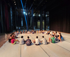 TEATRO GUAÍRA PROJETO ESCAMBO CINÉTICO