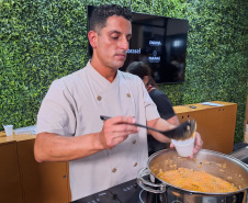 Com pratos típicos e iguarias paranaenses, Estado inaugura Arena Show Gastronomica na Expo Turismo Paraná 