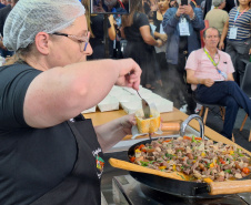 Com pratos típicos e iguarias paranaenses, Estado inaugura Arena Show Gastronomica na Expo Turismo Paraná 