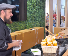Com pratos típicos e iguarias paranaenses, Estado inaugura Arena Show Gastronomica na Expo Turismo Paraná 