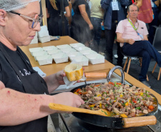 Com pratos típicos e iguarias paranaenses, Estado inaugura Arena Show Gastronomica na Expo Turismo Paraná 