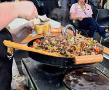 Com pratos típicos e iguarias paranaenses, Estado inaugura Arena Show Gastronomica na Expo Turismo Paraná 