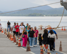 Navio de Guerra da Marinha recebe visitantes no Porto de Paranaguá