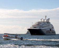 PORTO DO PARANÁ NAVIO CRUZEIRO ANCORADO ILHA DO MEL