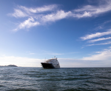 PORTO DO PARANÁ NAVIO CRUZEIRO ANCORADO ILHA DO MEL