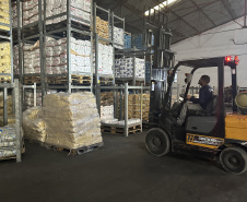 A 2ª remessa de alimentos não perecíveis para as escolas estaduais já está em andamento