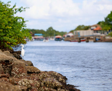 o governador Carlos Massa Ratinho Junior sancionou a lei que estabelece o novo marco regulatório da Ilha do Mel, um dos principais destinos turísticos do Paraná. 