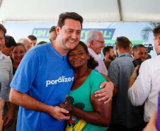 Governador entrega título de domínio da Chácara São Pedro ao município de Pontal do Paraná