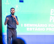 Educação qualifica formadores que vão orientar docentes em estágio probatório