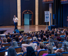 Educação qualifica formadores que vão orientar docentes em estágio probatório