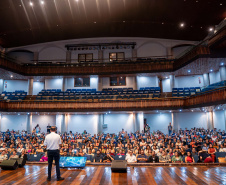 Educação qualifica formadores que vão orientar docentes em estágio probatório
