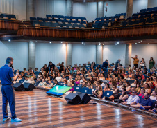 Educação qualifica formadores que vão orientar docentes em estágio probatório