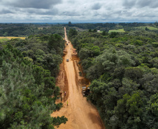 Pavimentação entre Mandirituba e São José dos Pinhais avança com drenagem e terraplenagem