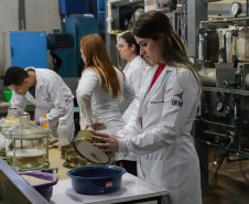 ESTUDANTES