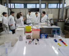 ESTUDANTES