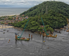 Empreendimentos como a Ponte de Guaratuba, no Litoral do Estado, seguem critérios rigorosos estabelecidos pelo Instituto Água e Terra para o controle e redução de danos ao meio ambiente.