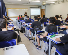 ESTUDANTES