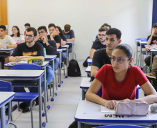 ESTUDANTES