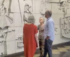 NA SEMANA DE ANIVERSÁRIO DE POTY LAZAROTTO, ARTISTAS QUE EXECUTARAM OBRAS DELE VISITAM MURAL DO SIMEPAR