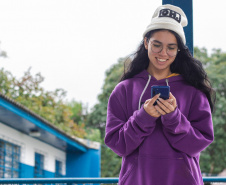 Estudantes da rede estadual ganham ferramenta digital com IA para treinar inglês