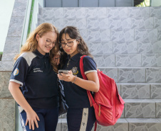 Estudantes da rede estadual ganham ferramenta digital com IA para treinar inglês