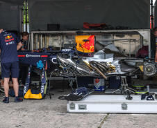 Motores roncando: pilotos testam carros para o Red Bull Showrun