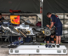 Motores roncando: pilotos testam carros para o Red Bull Showrun
