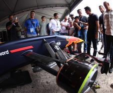 Adrenalina e velocidade: fãs apaixonados vibram com apresentação de carros na Red Bull Showrun