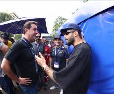 Adrenalina e velocidade: fãs apaixonados vibram com apresentação de carros na Red Bull Showrun