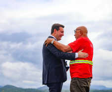 Governador Carlos Massa Ratinho Junior participou nesta segunda-feira (17) da cerimônia de 90 anos do porto, quando anunciou investimento bilionário para a construção do Píer em T que vai ampliar a capacidade de movimentação de cargas.